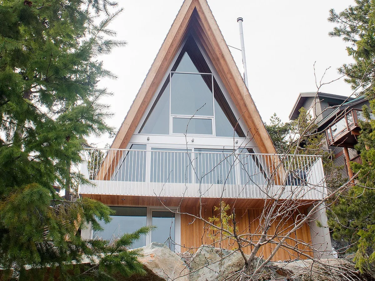 9501 Emerald Feature