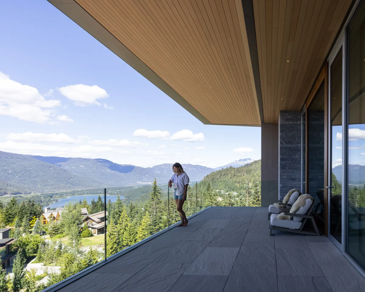 K58 whistler guardrail glass staircase luxury house exterior