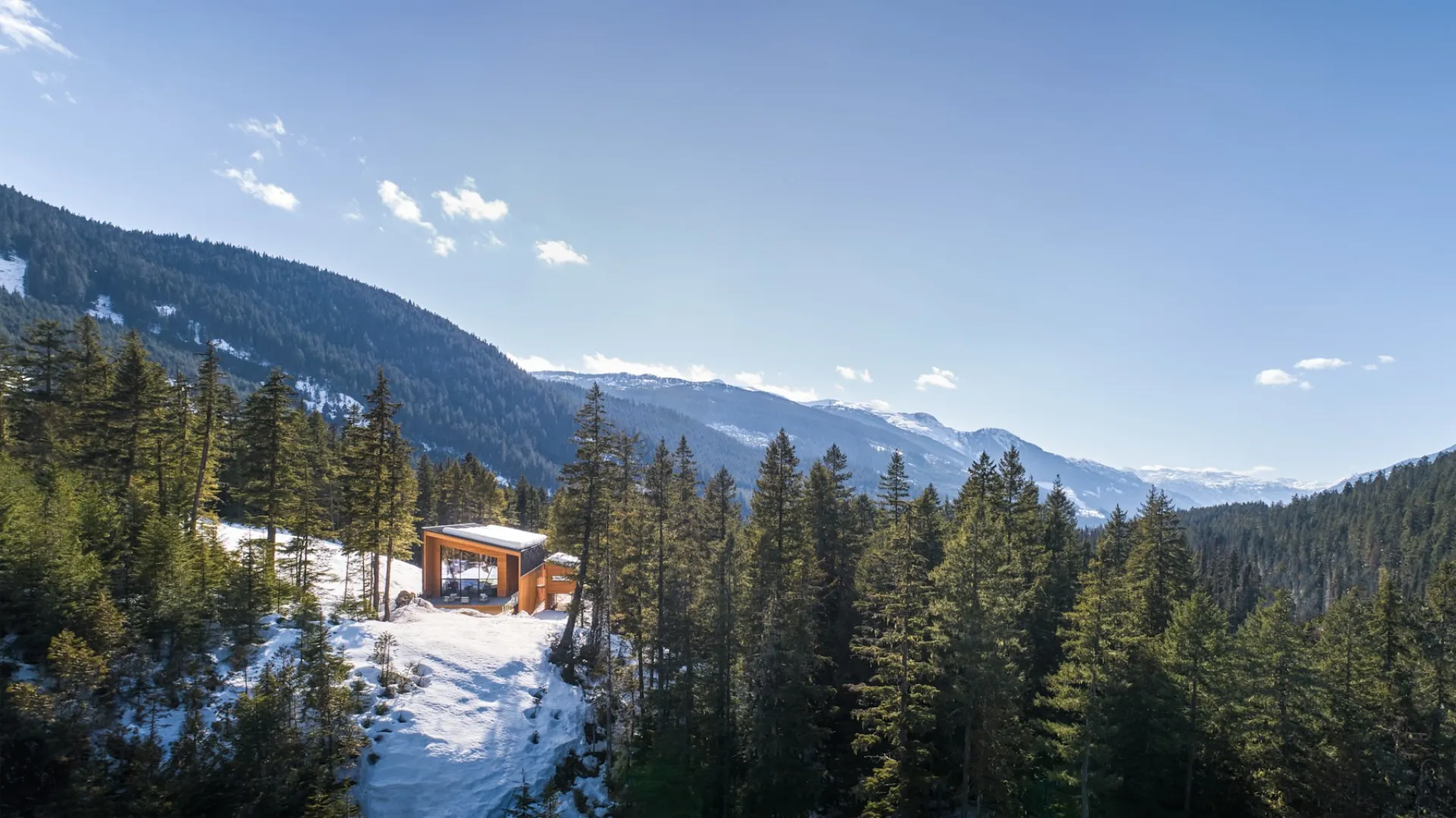 Soo valley cabine curtain wall wood windows raico thermhi 2