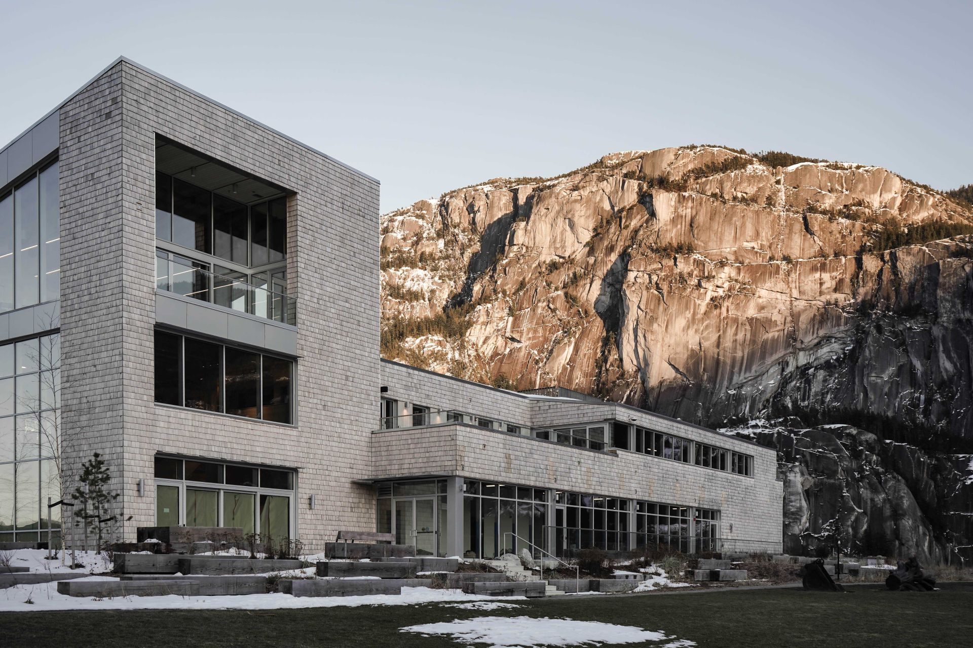 Squamish oceanfront curtain wall aluminum windows raico 3