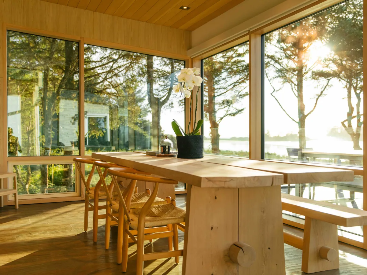 Tofino-beach-house-curtain-wall-timber-windows-raico-dinning-area