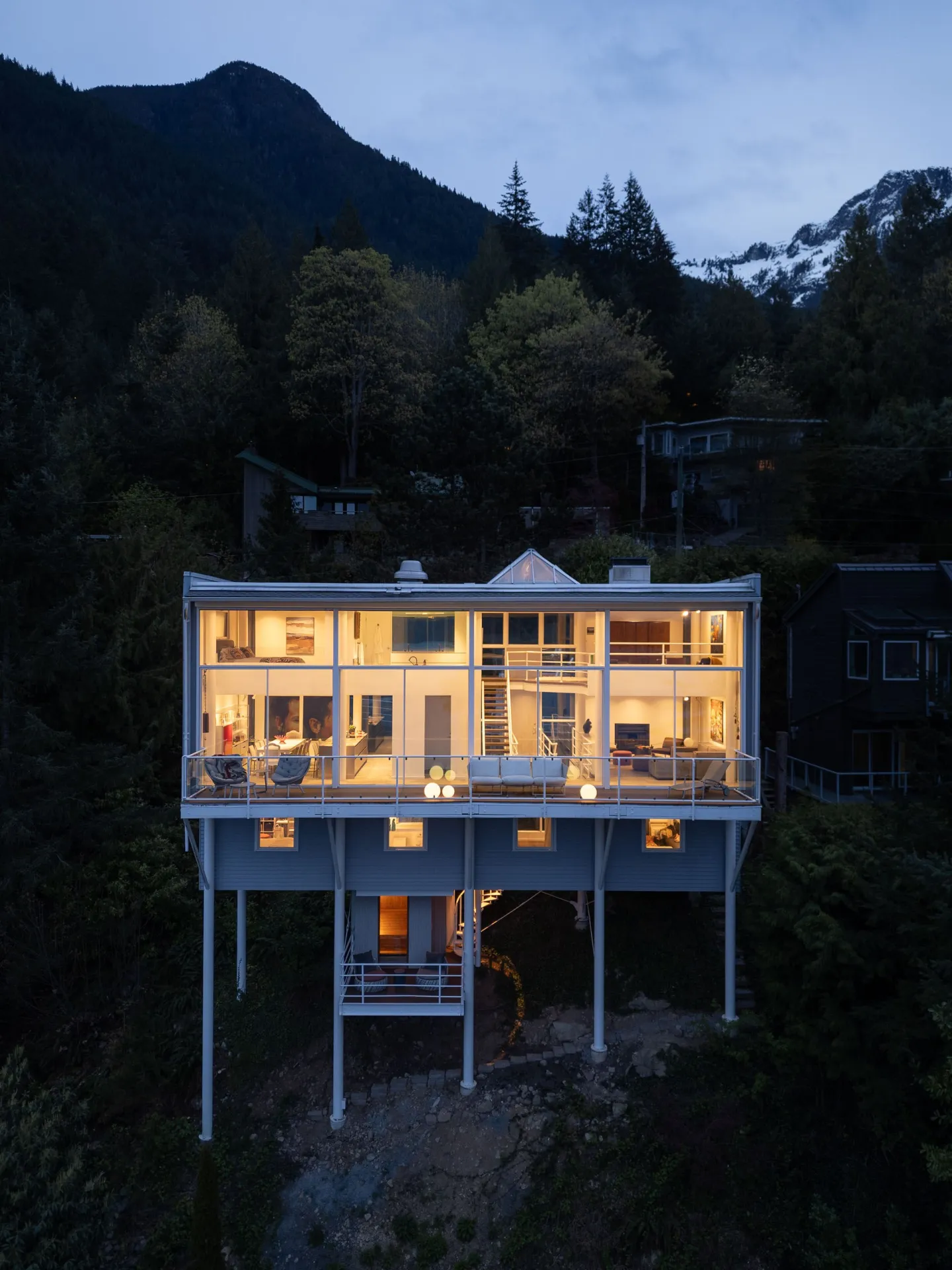 Lions-bay-residence-raico-aluminum-windows-curtain-wall-glass-architect-house