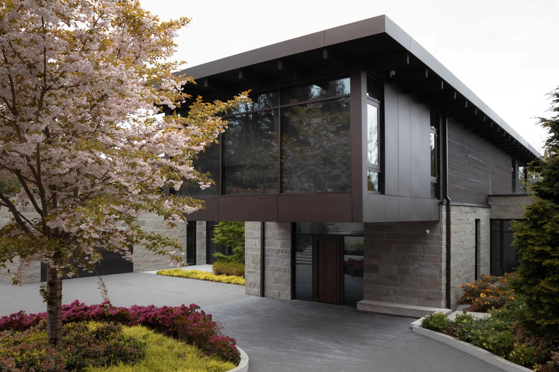 Vancouver residence curtain wall raico aluminum window 3