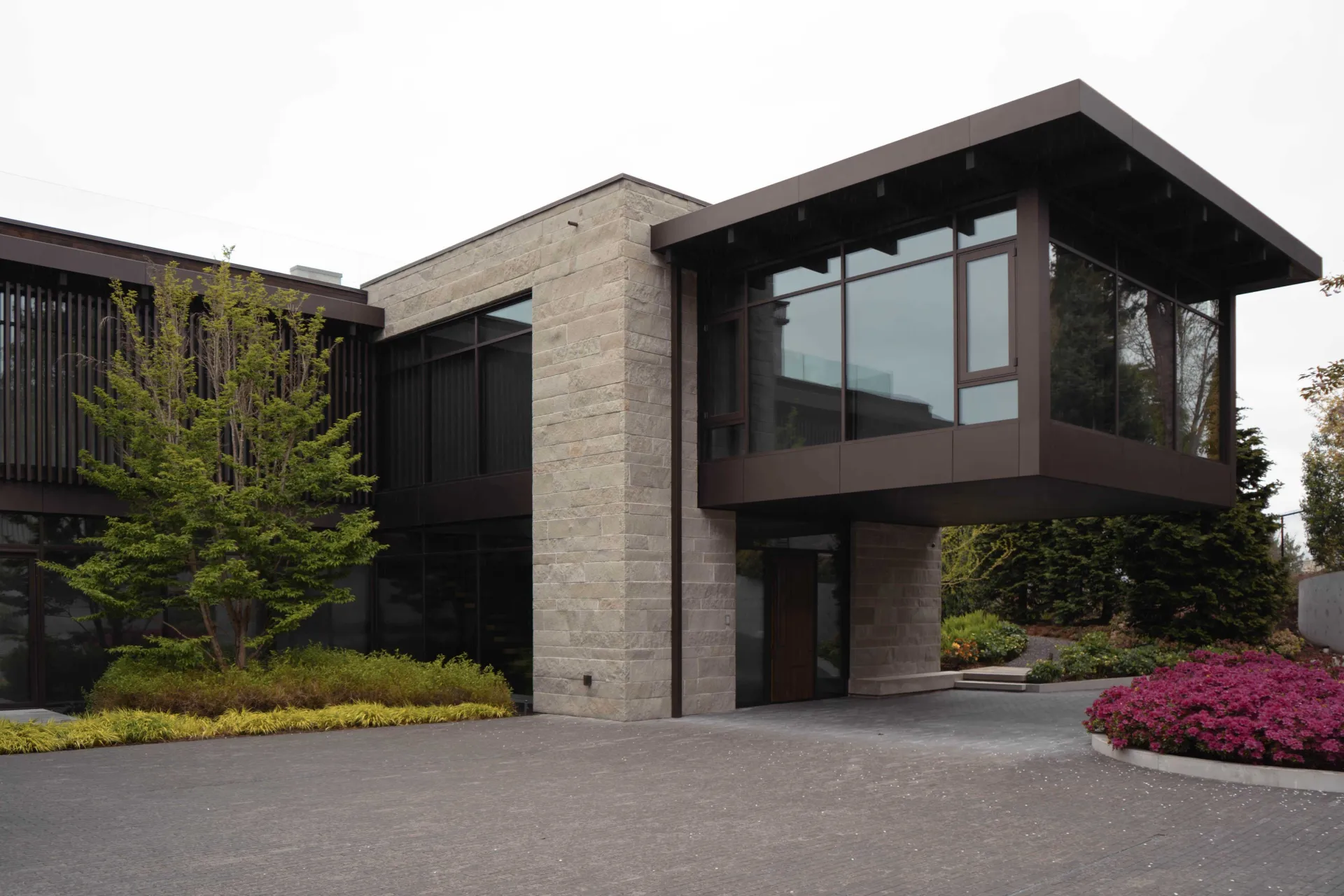 Vancouver residence curtain wall raico aluminum window 7