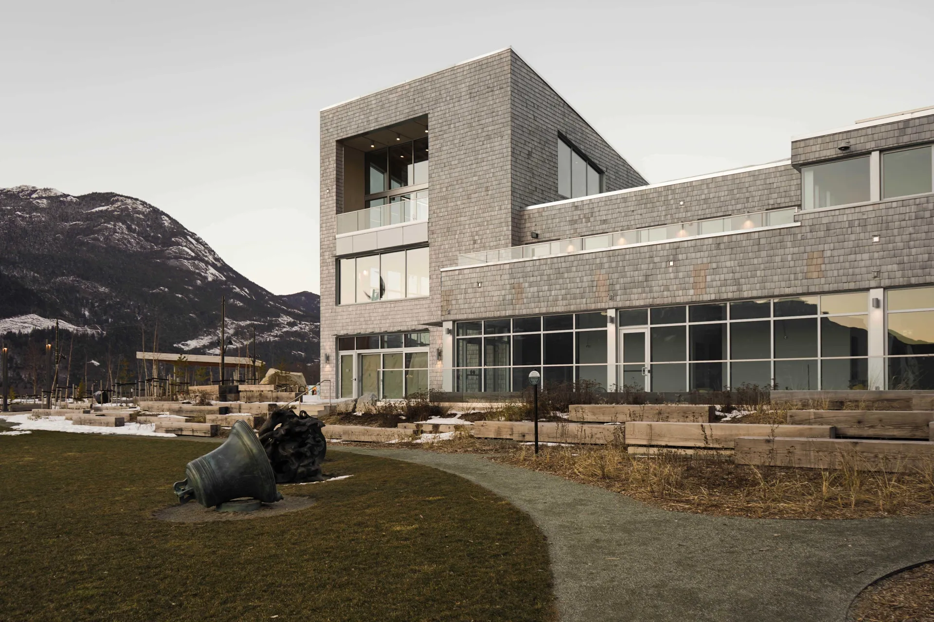 Squamish oceanfront curtain wall aluminum windows raico 1