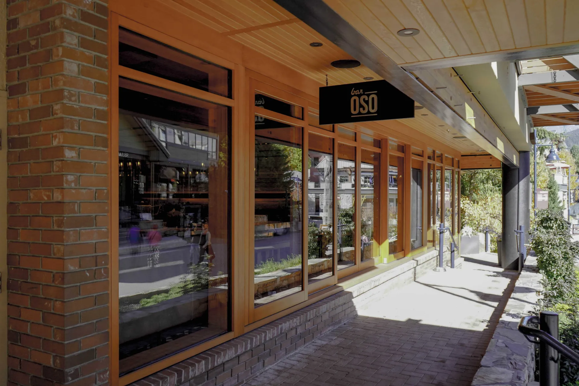 Bar oso restaurant whistler curtain wall timber window raico 2