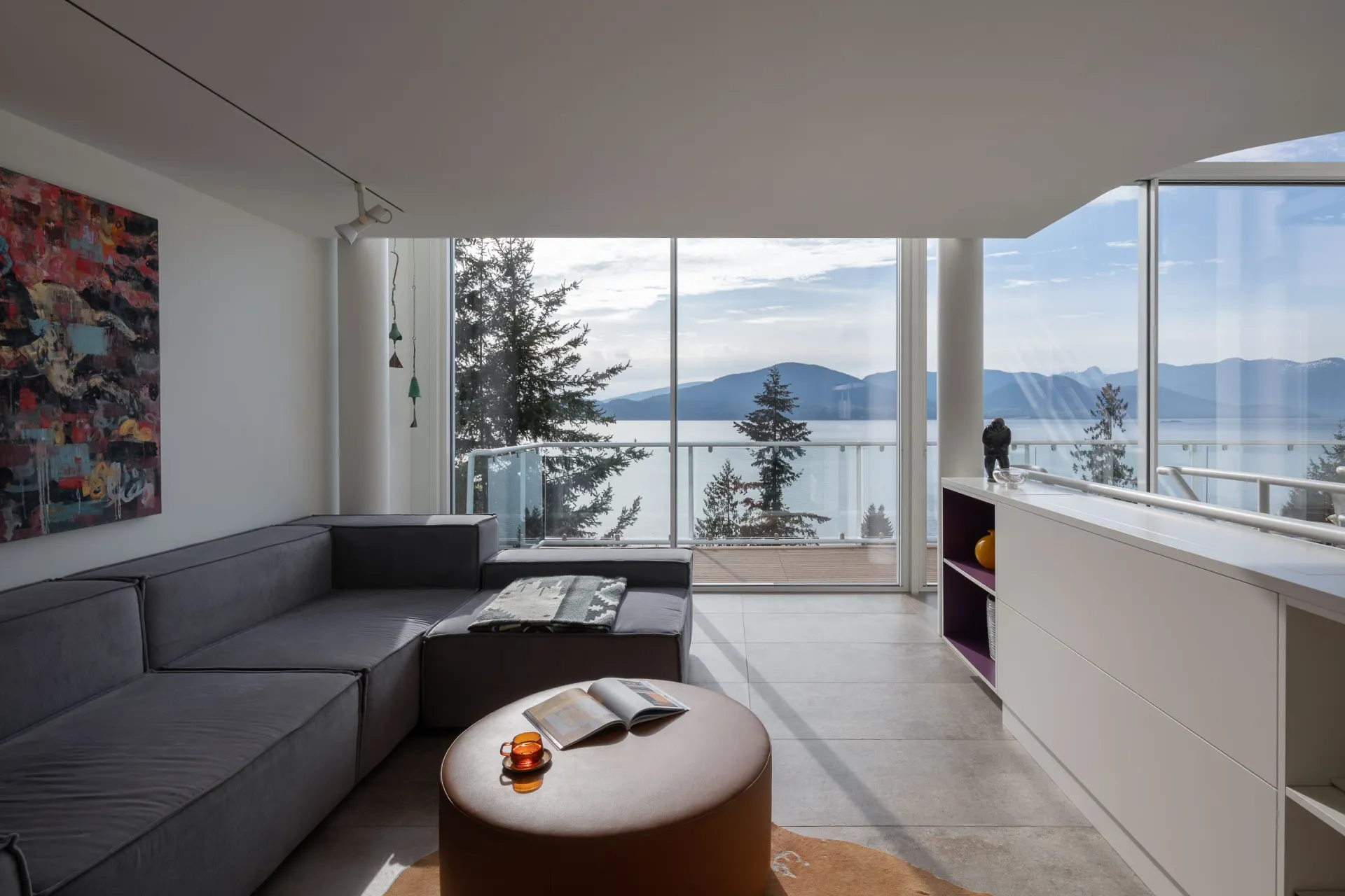 Lions-bay-residence-raico-aluminum-windows-curtain-wall-glass-architect-house-living-space