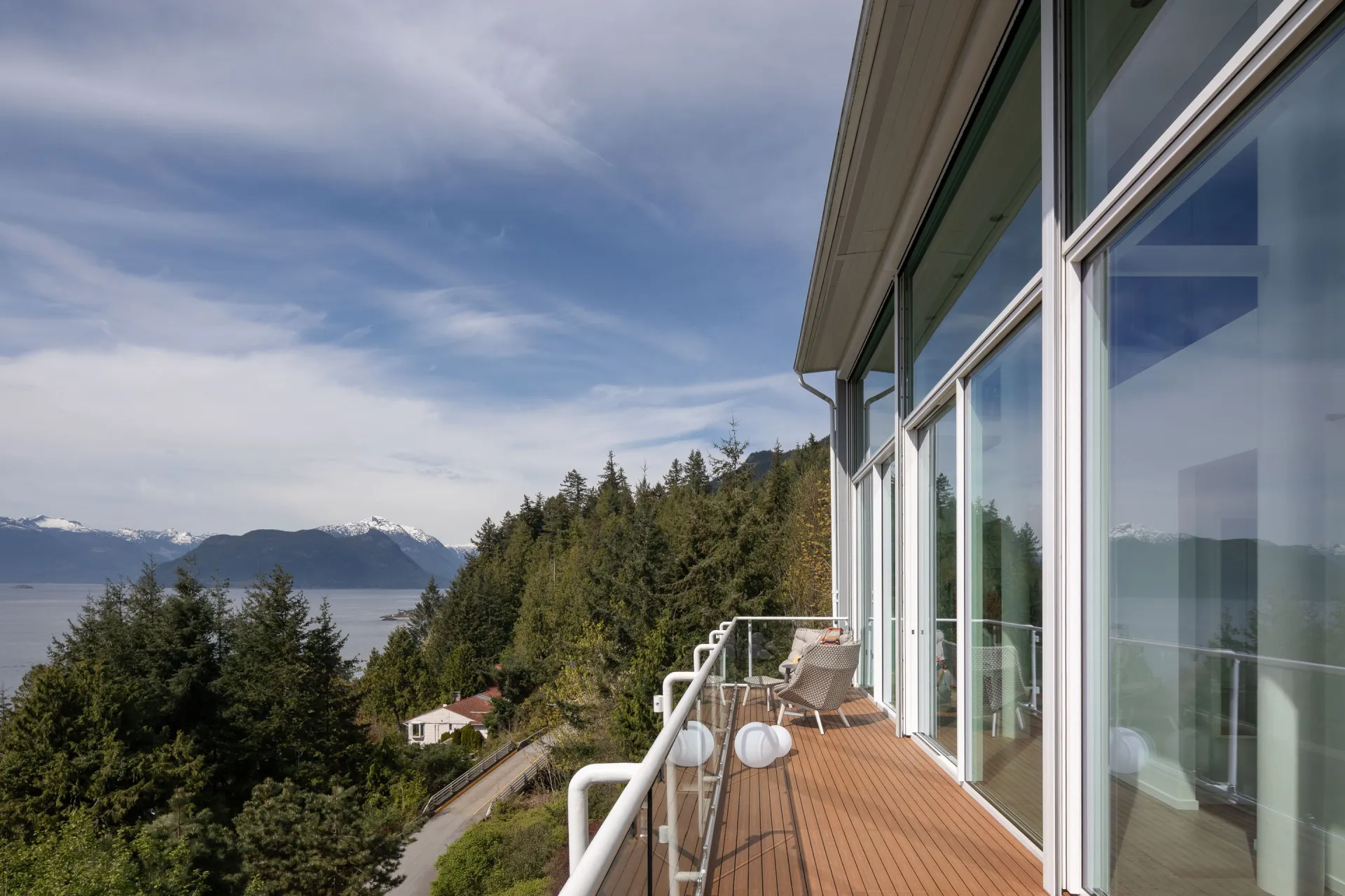 Lions-bay-residence-raico-aluminum-windows-curtain-wall-glass-architect-house-exterior