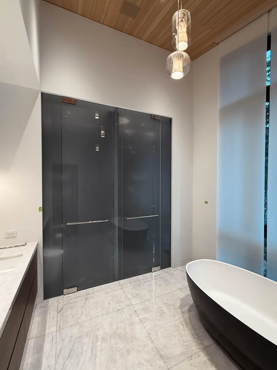 Horstman custom glass luxury bathroom 3