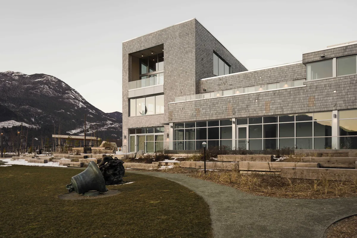 Squamish oceanfront curtain wall aluminum windows raico 1