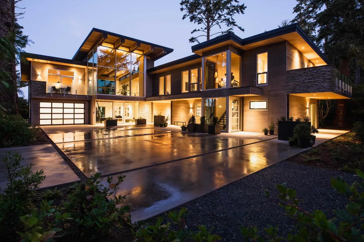 Tofino-beach-house-curtain-wall-timber-windows-raico-front-exterior