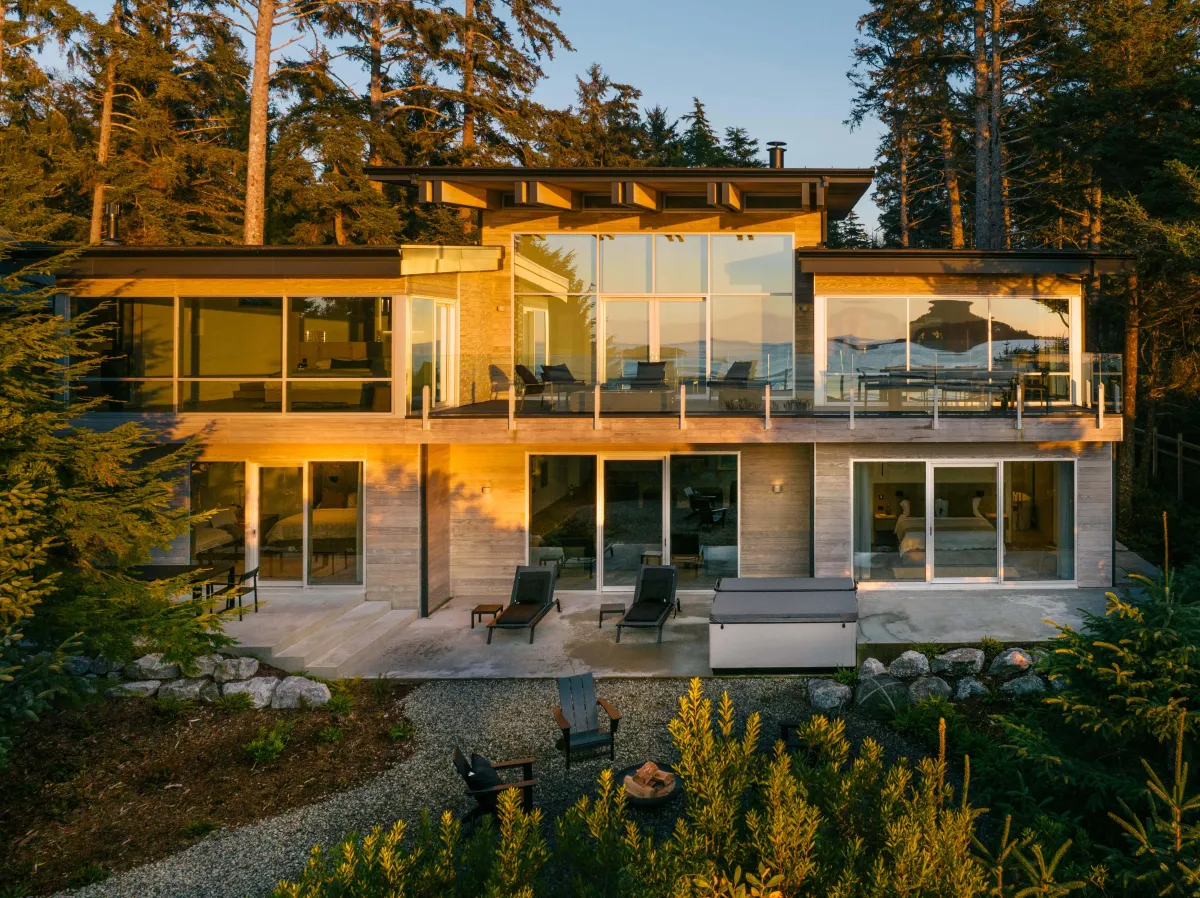 Tofino-beach-house-curtain-wall-timber-windows-raico-exterior-oceanfront