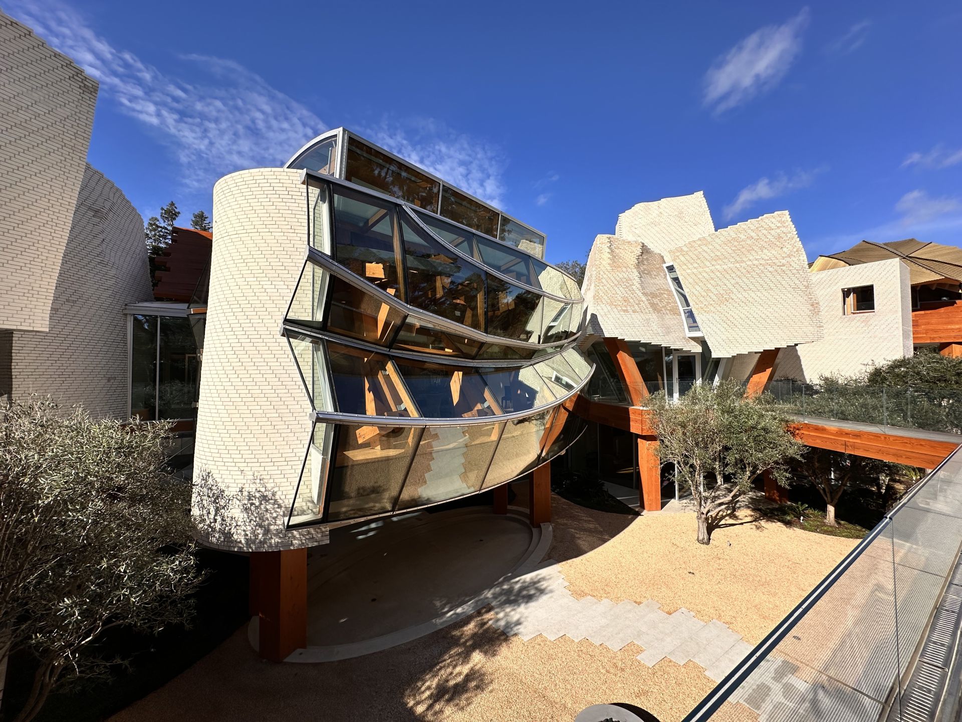 California residence glass shape window curtain wall