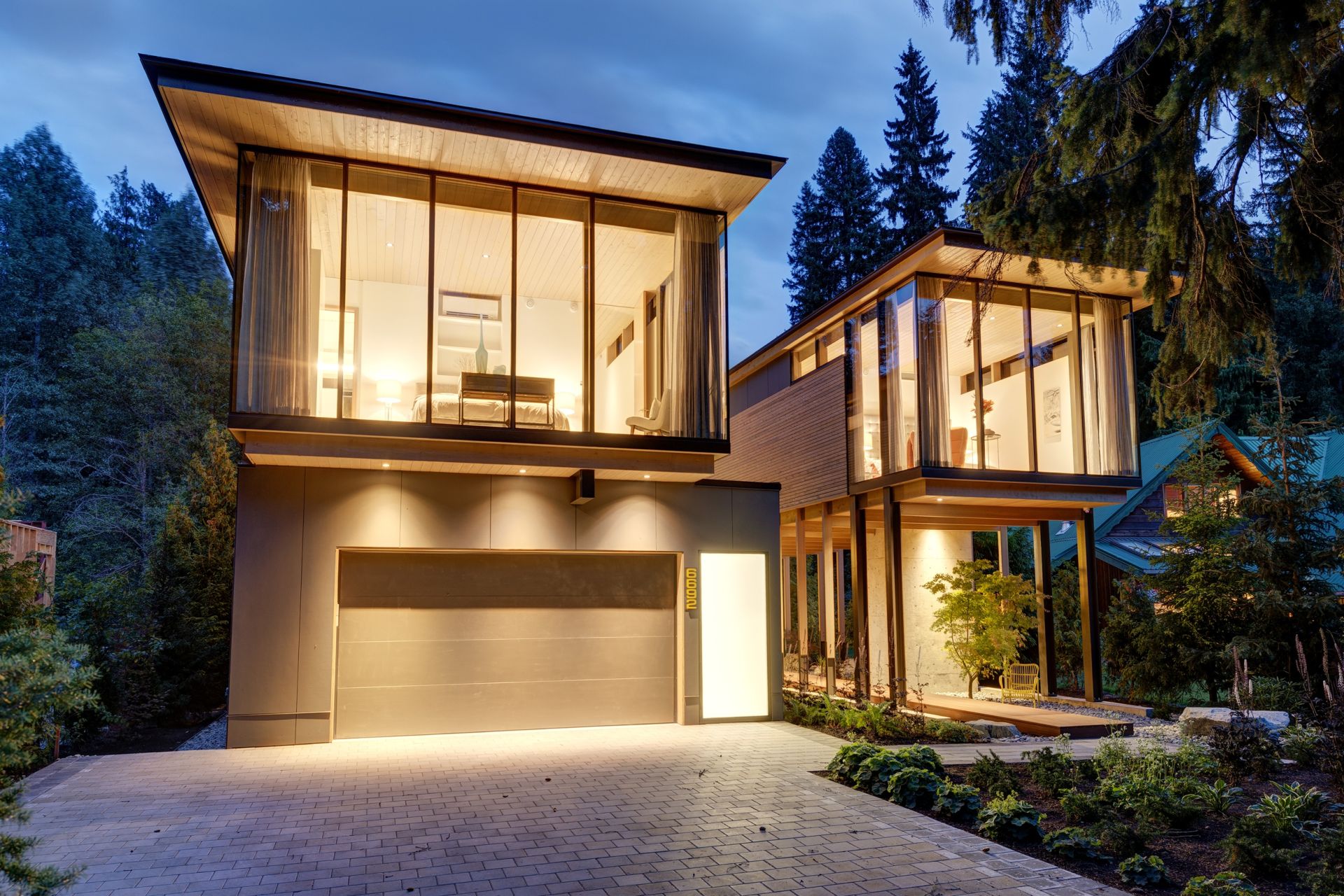 Whistler residence architecte curtain wall steel windows raico thermsi 1