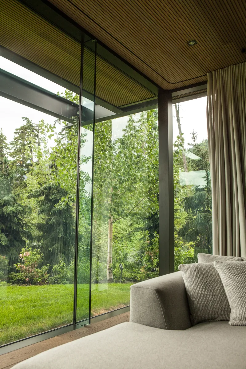 Whistler residence curtain wall raico therm ai glass fin 4