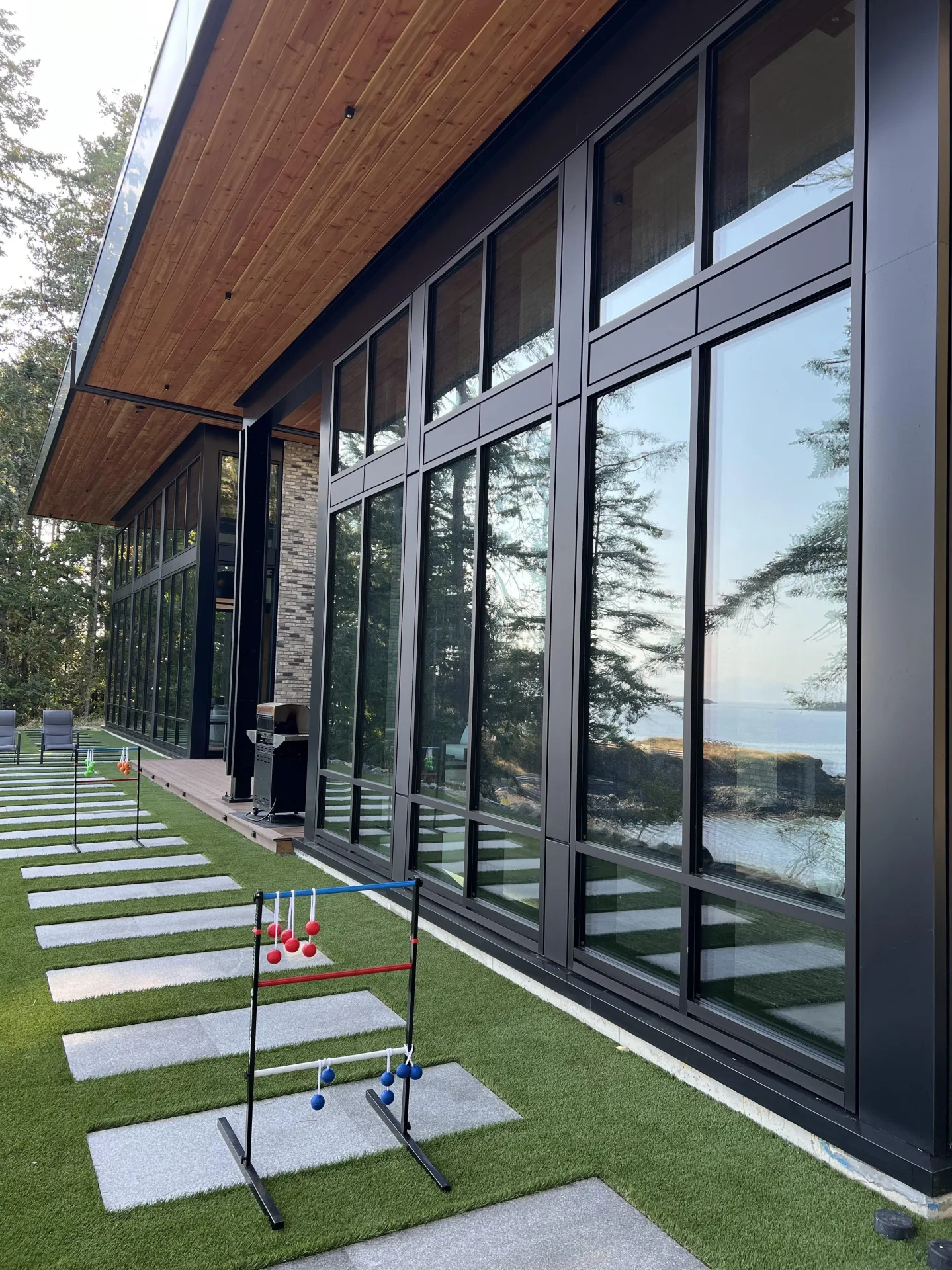 Vancouver island residence curtain wall aluminum window