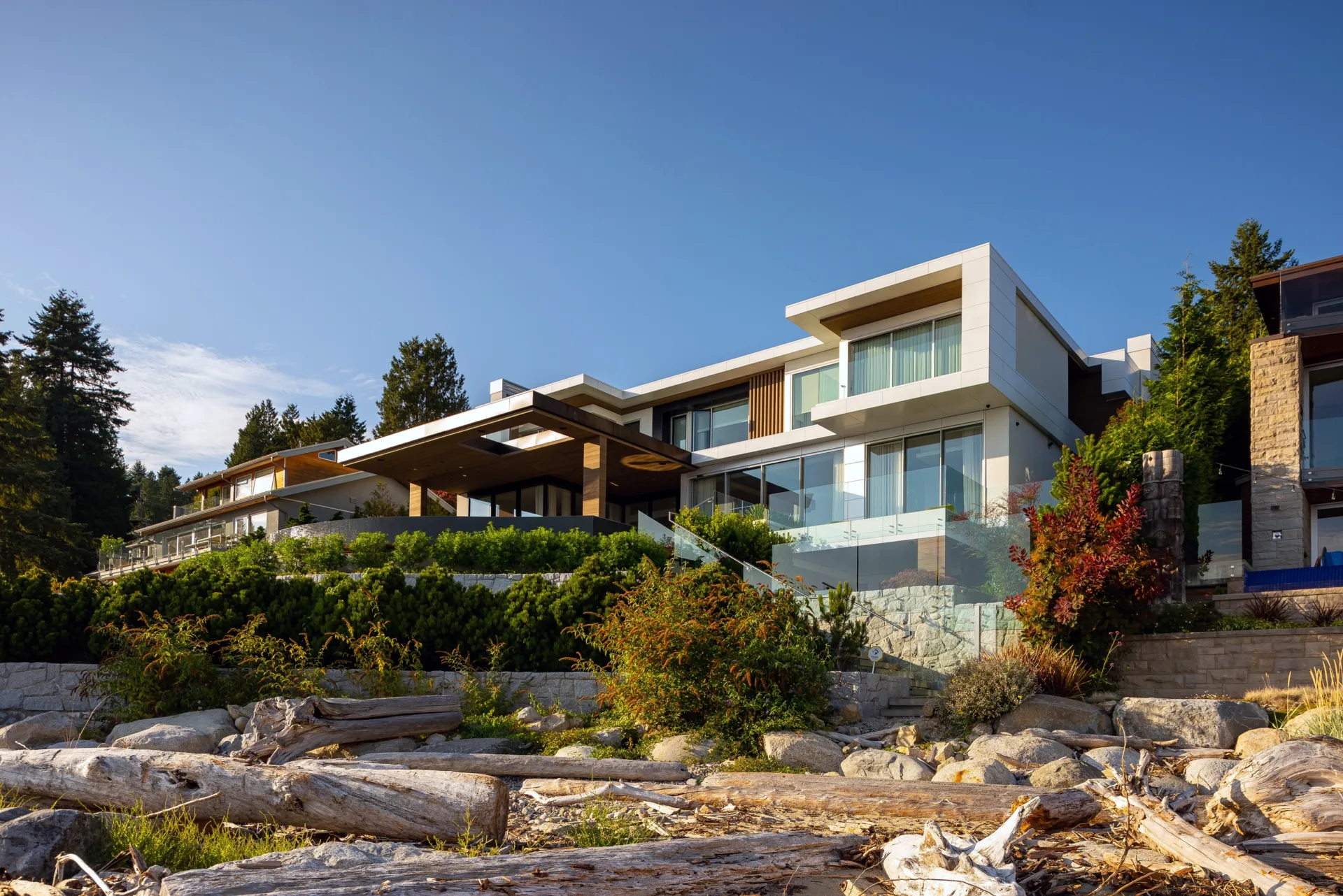 West Vancouver residence curtain wall raico thermai aluminum windows 1