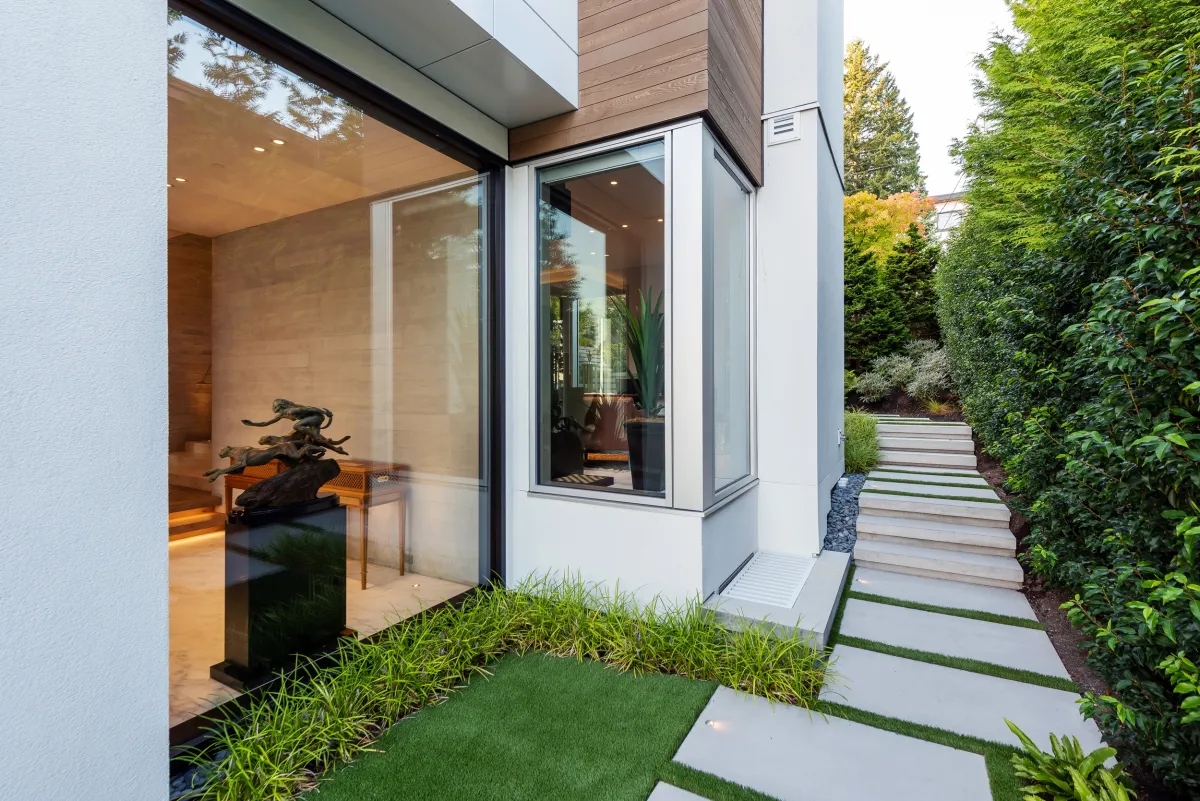 West Vancouver residence curtain wall raico thermai aluminum windows 3